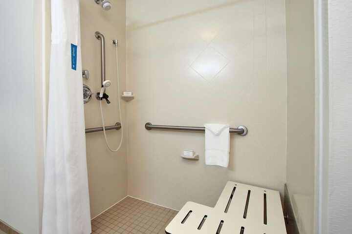 Room 16 of 33
