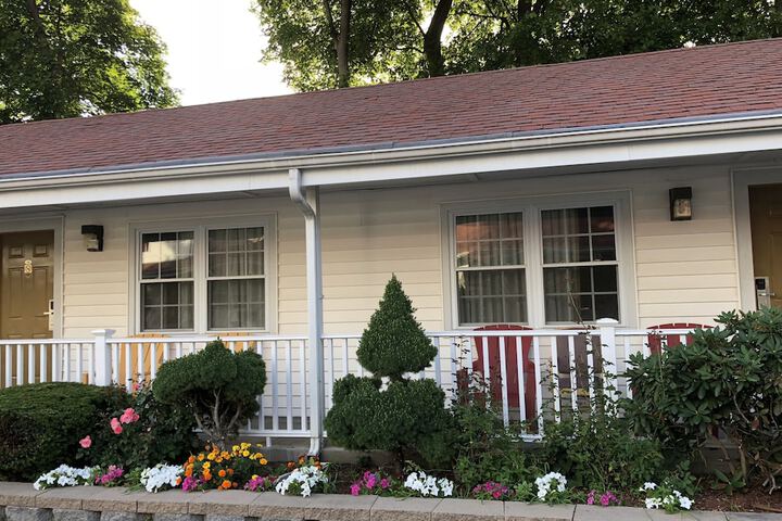 Chisholms Motor Inn