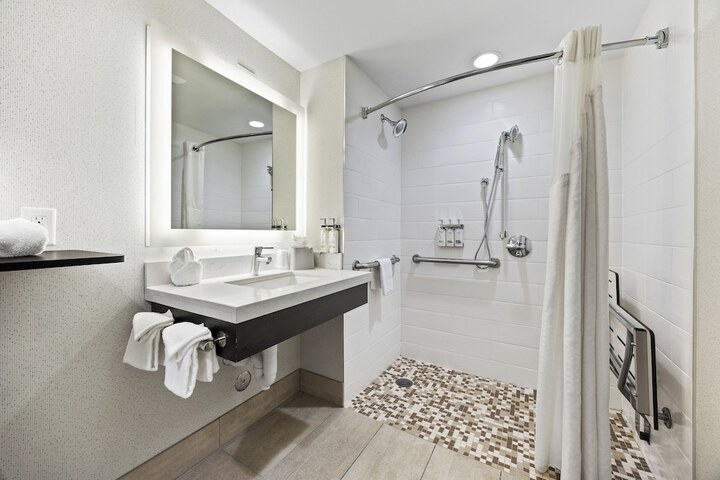 Holiday Inn Express Sunnyvale - Silicon Valley by IHG