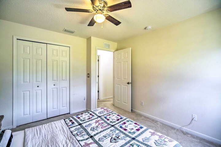 banzai Palm Bay Home Near Parks & Beaches!