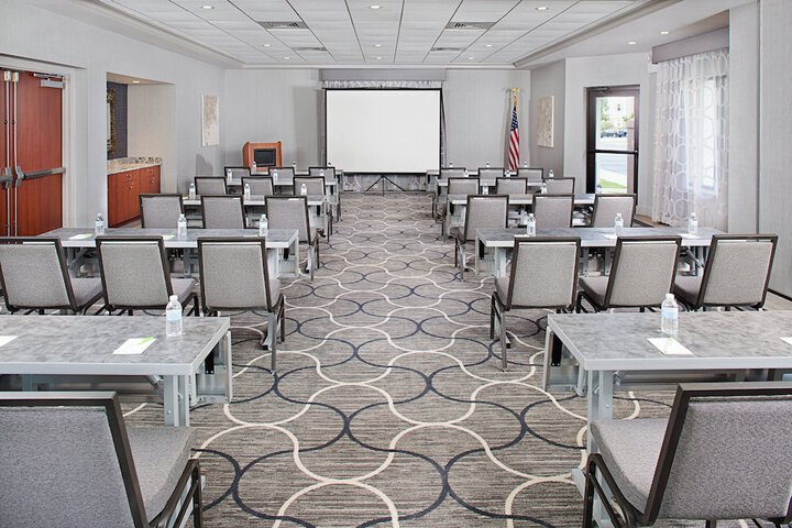 Courtyard by Marriott Manchester - Boston Regional Airport