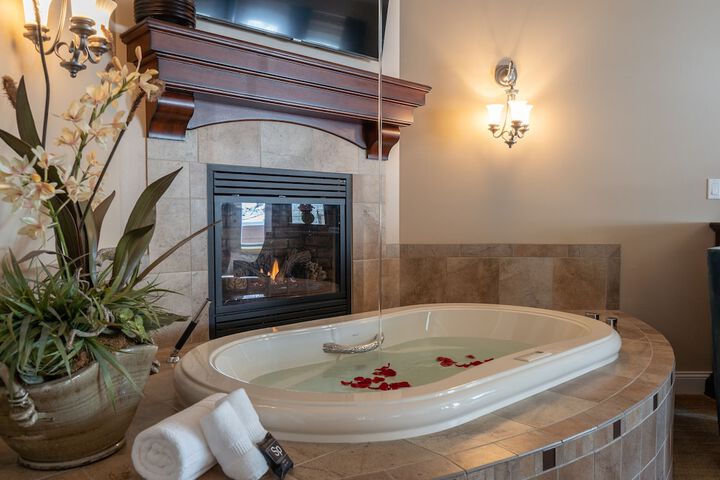 Hot Tub 70 of 74