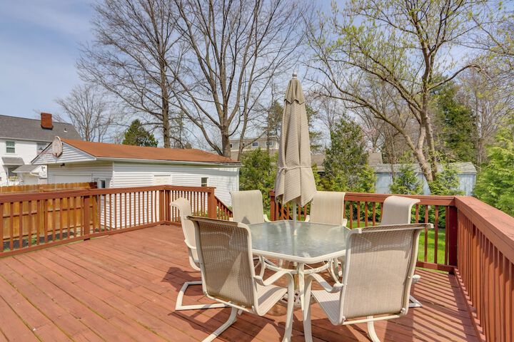 Walk to Lake Erie: Chic Home Private Yard & Deck