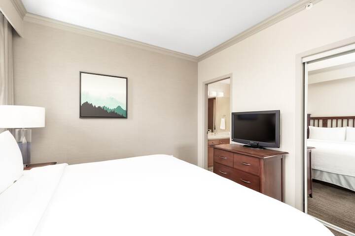 Room 50 of 102