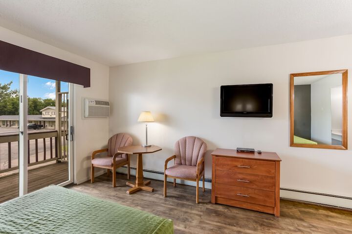 Room 9 of 12