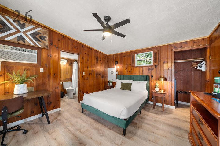 CedarWood Inn