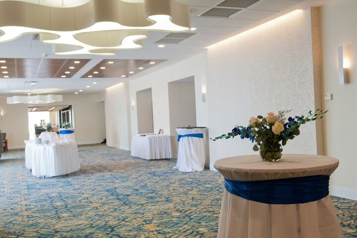 Ballroom/Hall 76 of 86