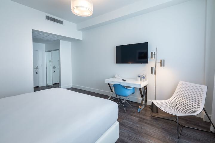 Room 26 of 148