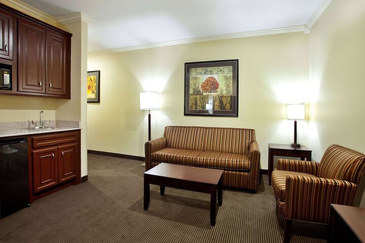 Room 17 of 34