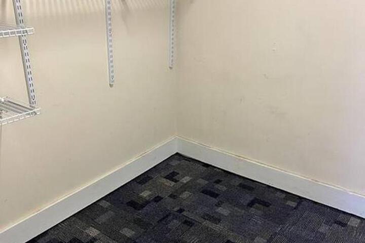 Spacious Apt near Guthrie Packer