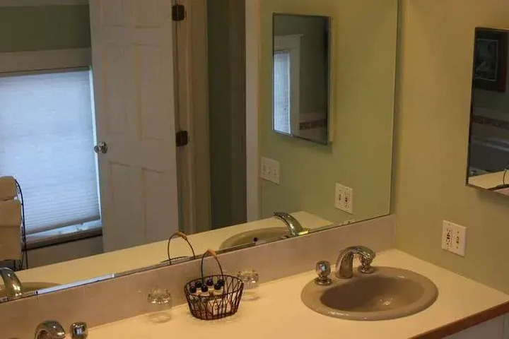 THE TRUMBULL HOUSE BED AND BREAKFAST