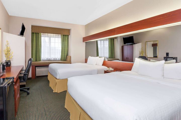 Room 10 of 28