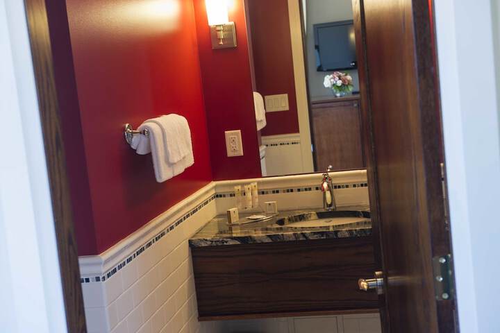 Hume Hotel & Spa