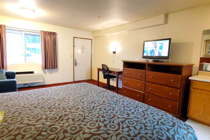 Olympic Inn & Suites