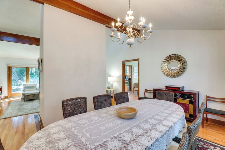 Spacious Kiawah Island Home w / Deck Walk to Beach