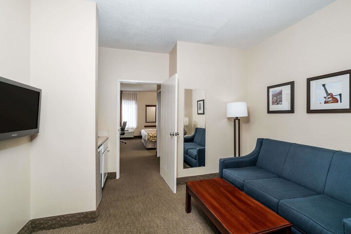 Room 32 of 45