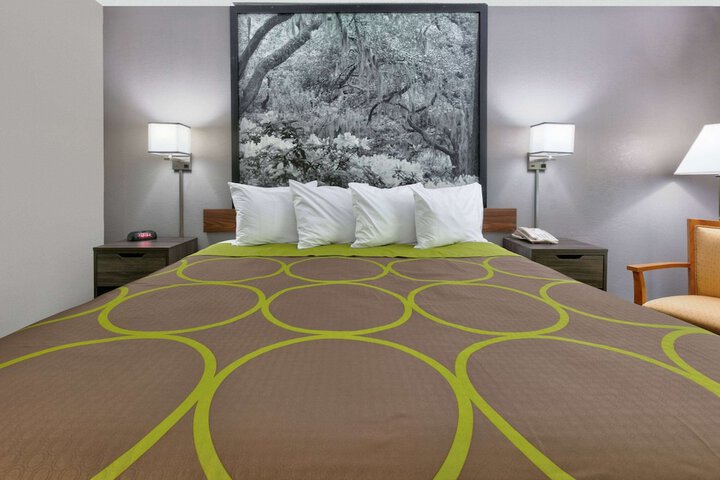 Room 15 of 33