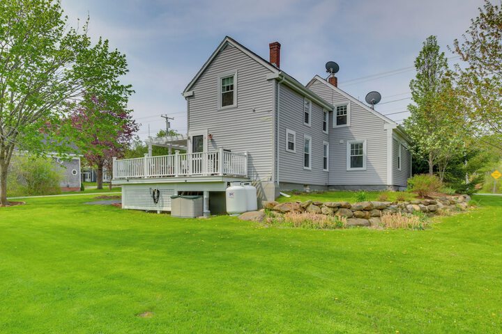 Rockland Home w / Deck 5 Mins to Historic Downtown!