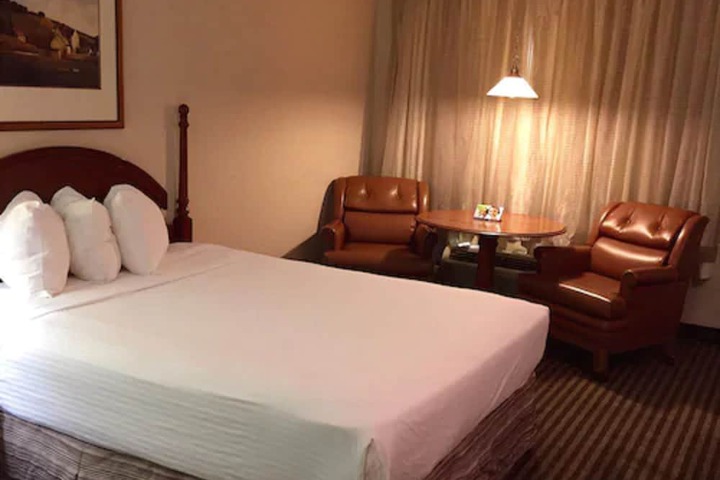 Room 17 of 34