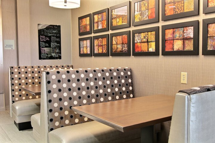 Dining 60 of 73