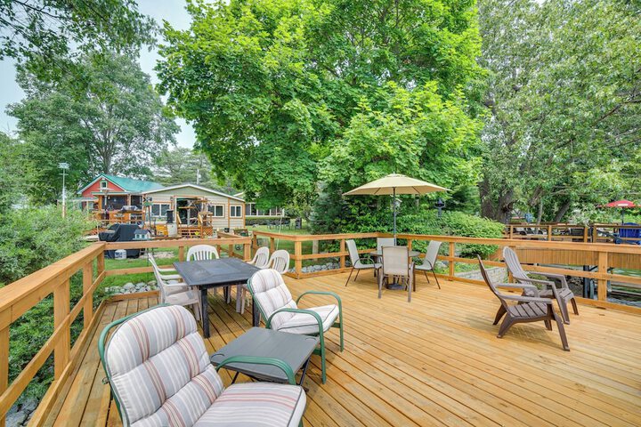 Lakefront Cottage w / Deck Near Indiana Beach!