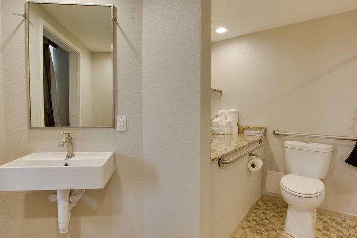 Room 12 of 37