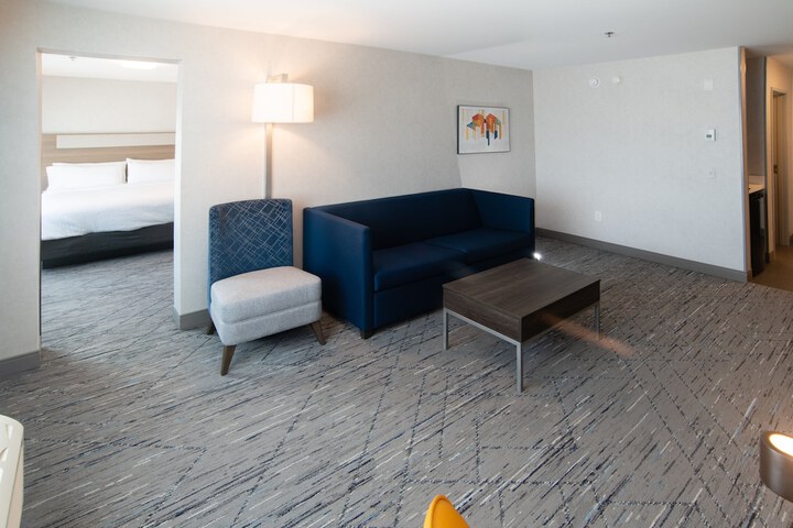 Holiday Inn Express and Suites Moose Jaw by IHG