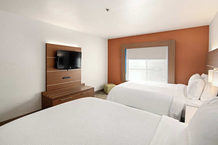 Holiday Inn Express & Suites Interstate 90 by IHG