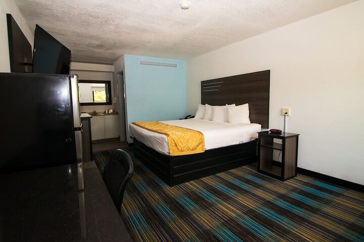 Room 13 of 32