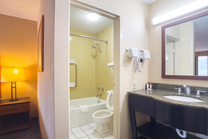 Travelodge by Wyndham Harriman
