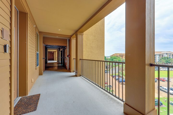 Lake LBJ Condo w / Private Balcony Lake Views