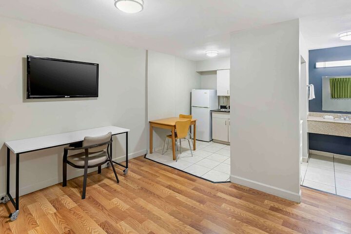 Room 12 of 27