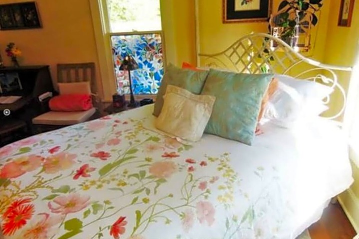Maple Leaf Cottage Inn