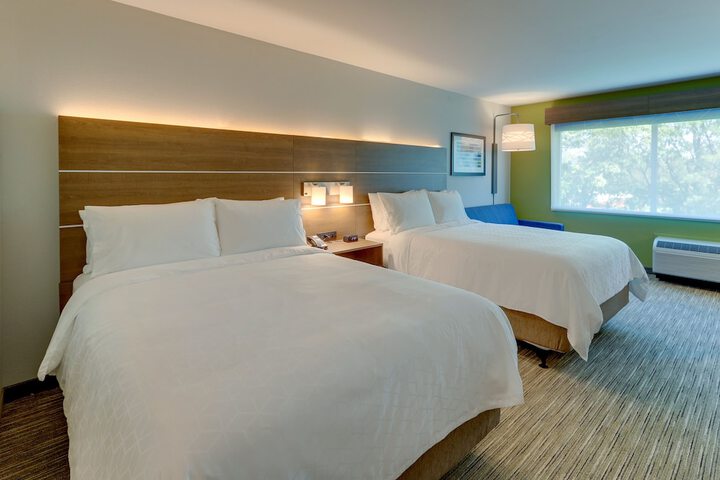 Holiday Inn Express & Suites Roanoke – Civic Center by IHG