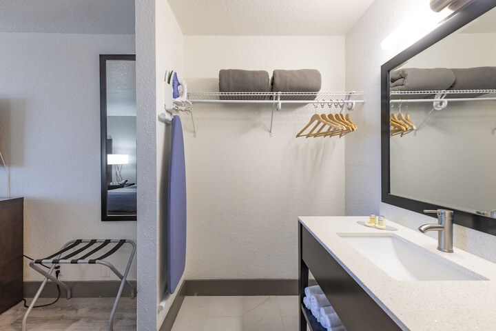 Room 29 of 48