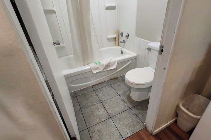 Room 44 of 65