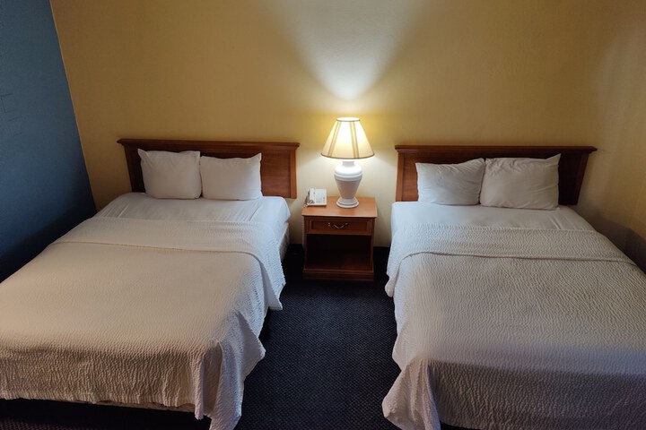 Room 11 of 33