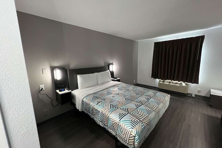 Room 12 of 28