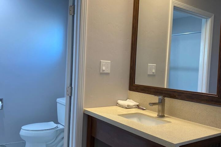 Room 15 of 33