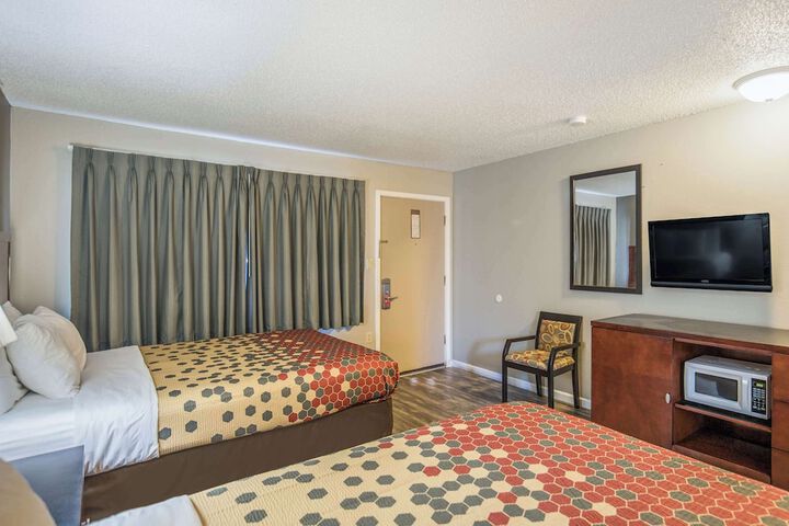 Econo Lodge Inn & Suites Yreka