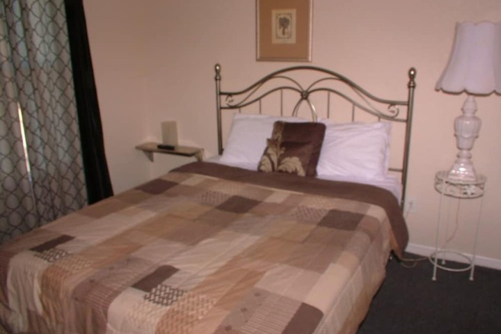Room 4 of 9