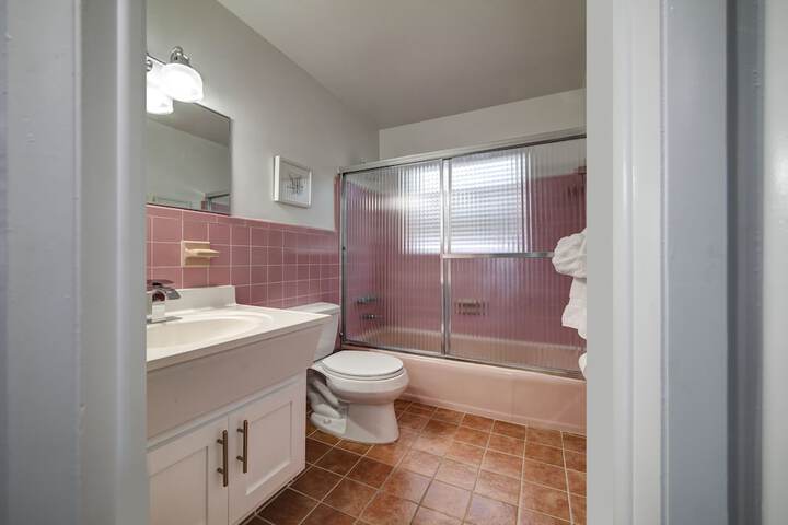 May-Dee Suites