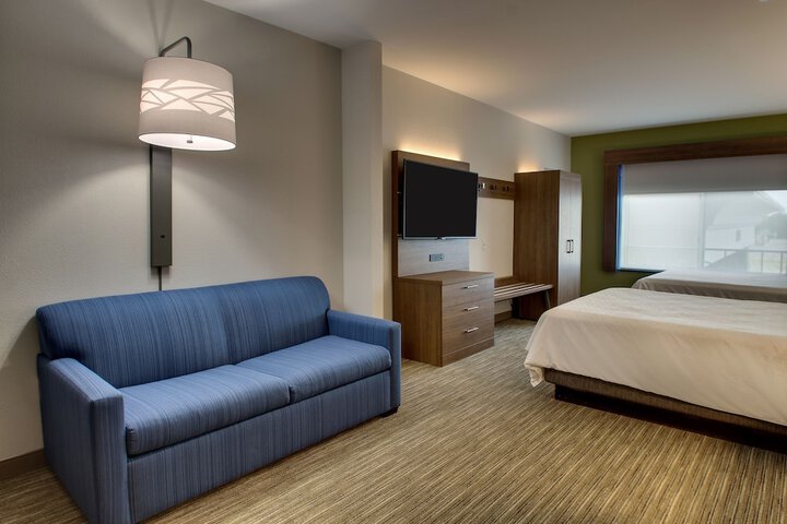 Holiday Inn Express & Suites Waukegan by IHG