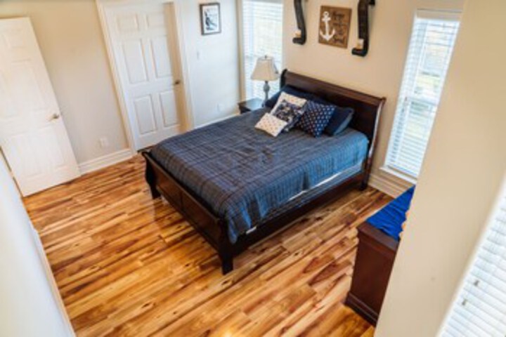 Spacious Kemah Boardwalk Townhome VR