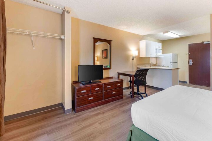 Room 11 of 33