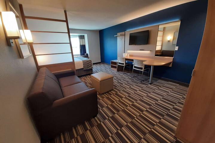 Room 13 of 21