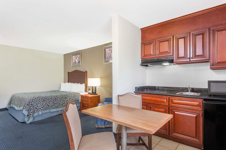 Room 9 of 14