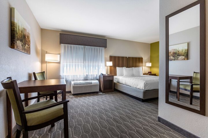 Room 32 of 41
