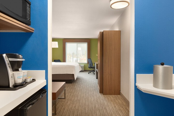Room 34 of 53