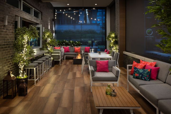 Lounge 36 of 45